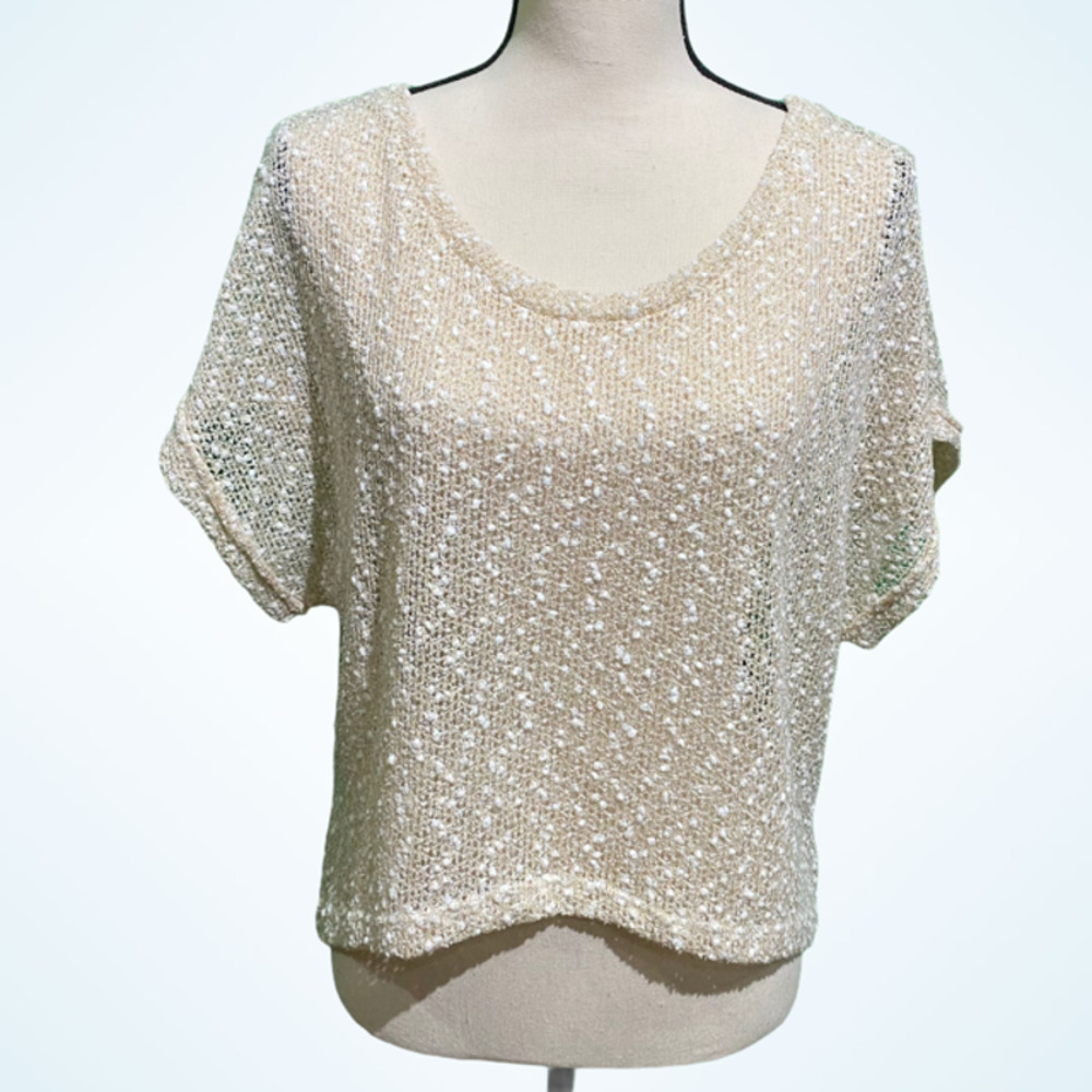 Cropped sweater with gold threads